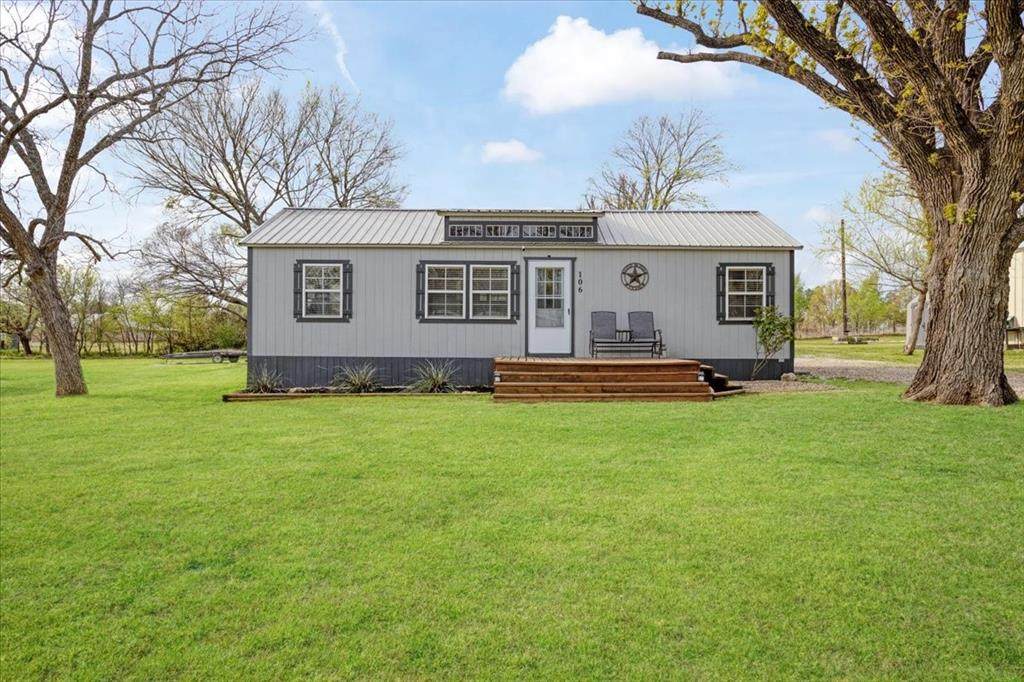 106 Red Bud Street - Photo 1