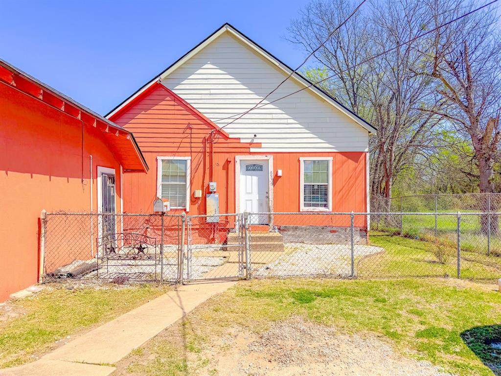 847 15th Street - Photo 1