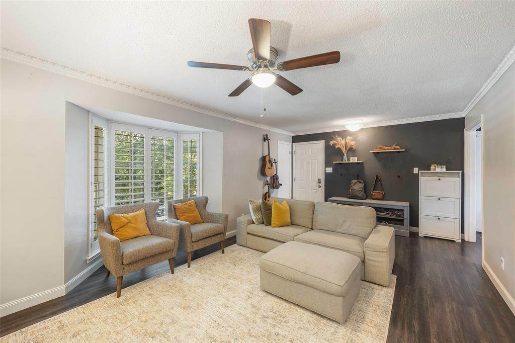 6007 Sandhurst Lane - Photo 1