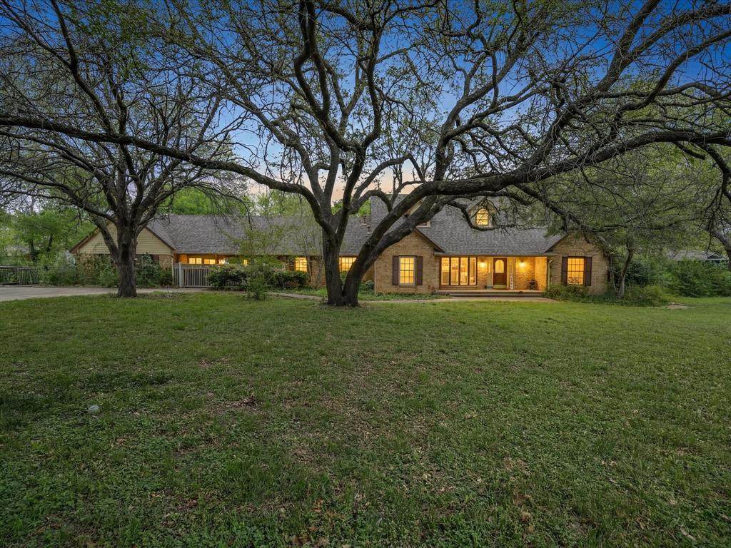 1406 Braewood Place - Photo 1
