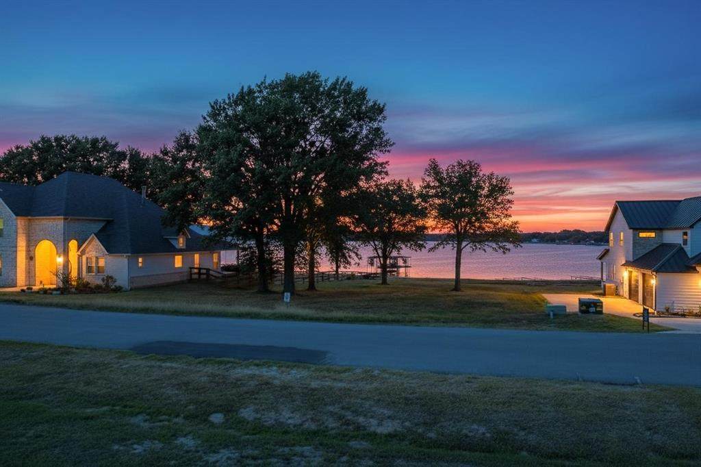 32 Shoreline Drive - Photo 1