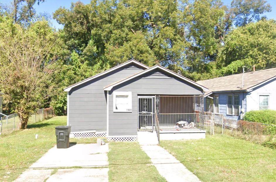323 Kelly Street - Photo 1