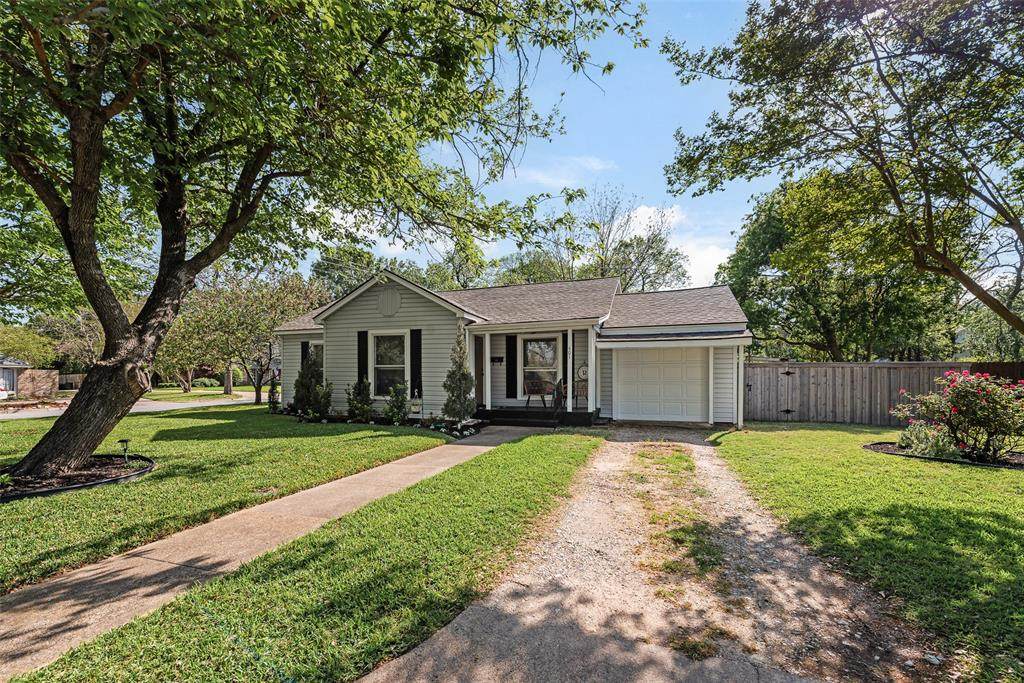 401 Elizabeth Street - Photo 1