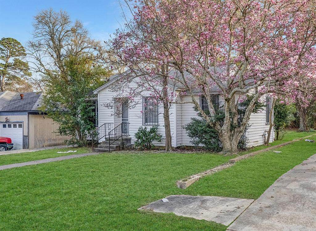 1607 17th Street - Photo 1