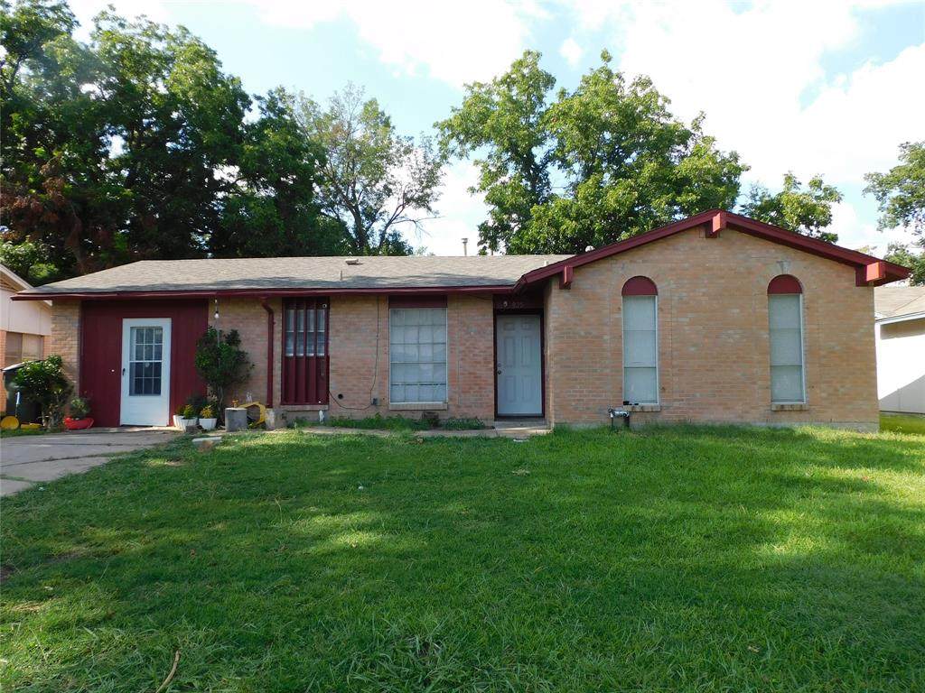 925 Shorecrest Drive - Photo 1