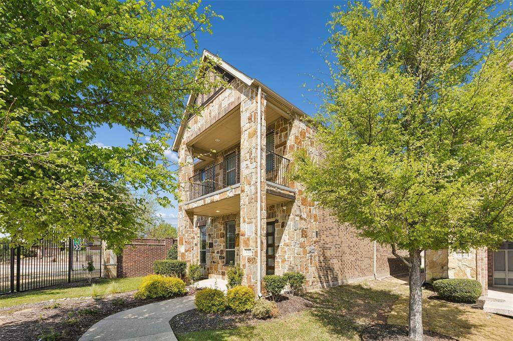 628 Club Drive - Photo 1