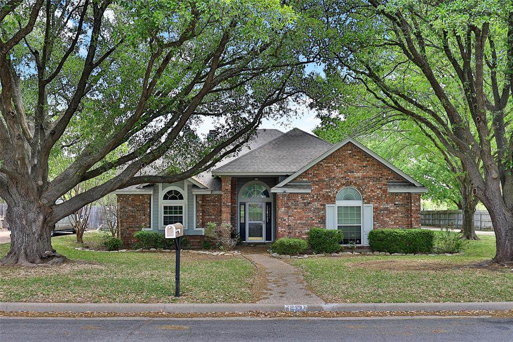 613 Regina Drive - Photo 1