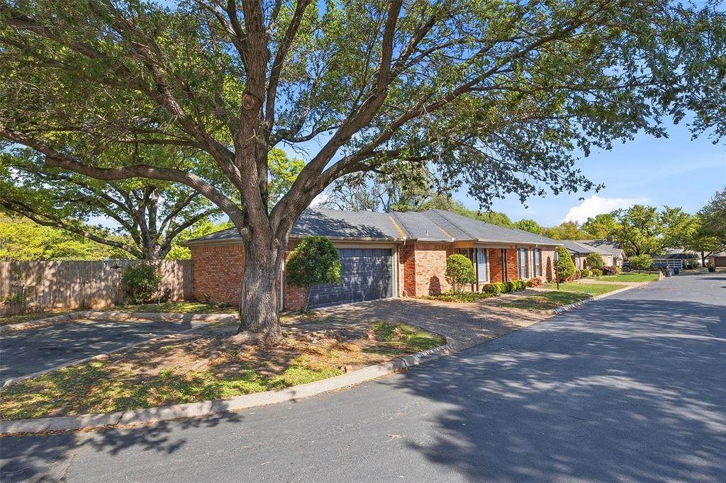 3824 Brookhaven Circle - Photo 1