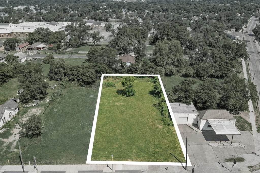 1212 Elm Street - Photo 1