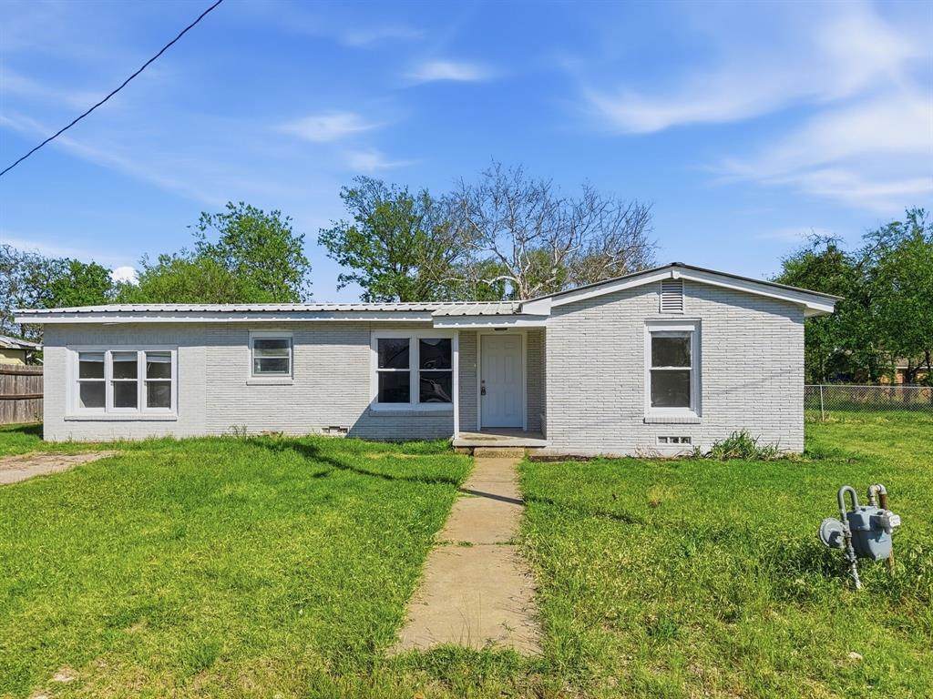 240 Tom Sawyer Street - Photo 1