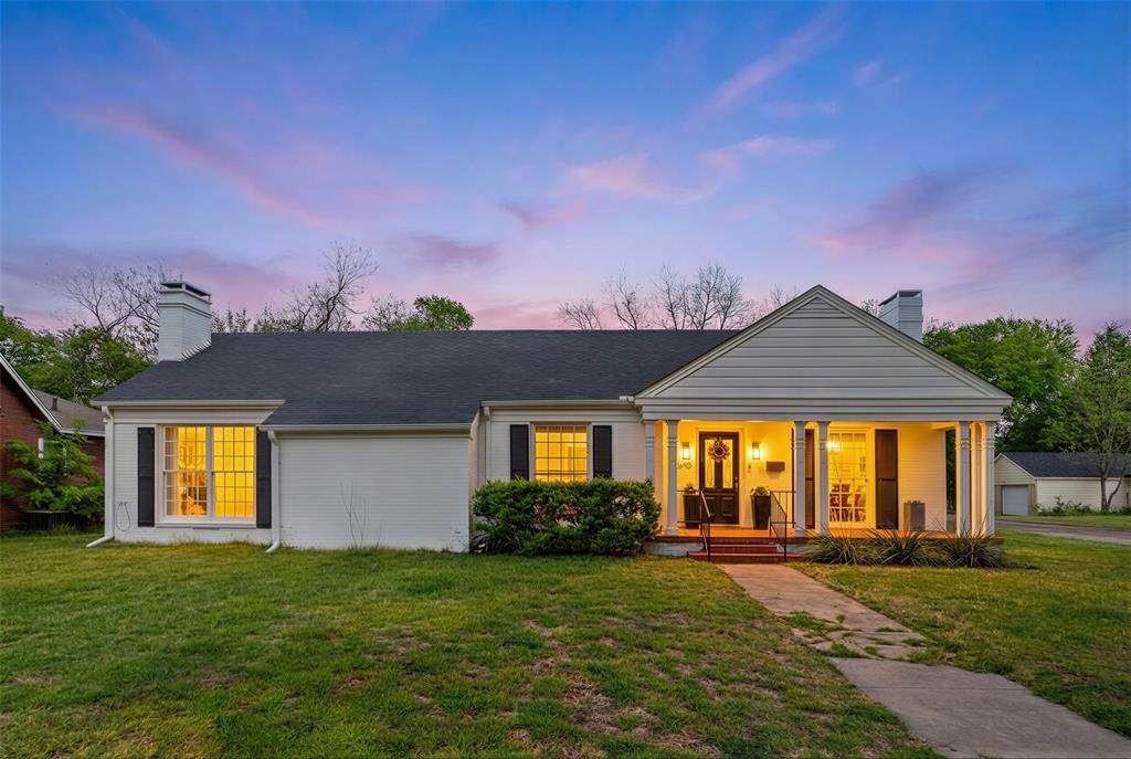 940 Davis - Photo 1