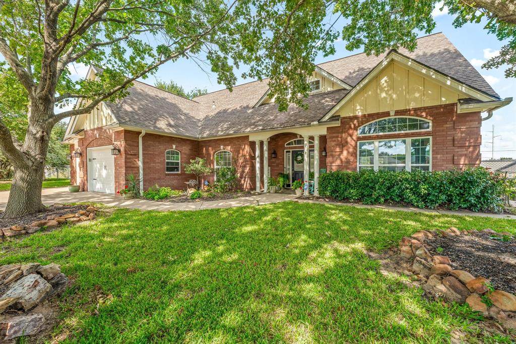 1517 Oakwood Drive - Photo 1