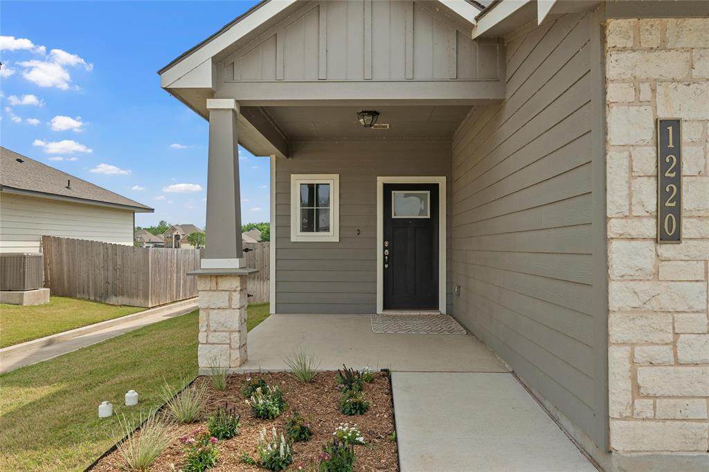1220 Elise Avenue - Photo 1