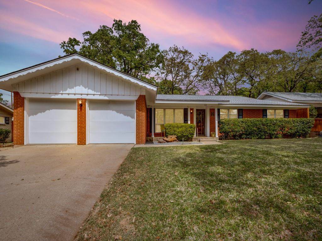 712 Joanna Drive - Photo 1