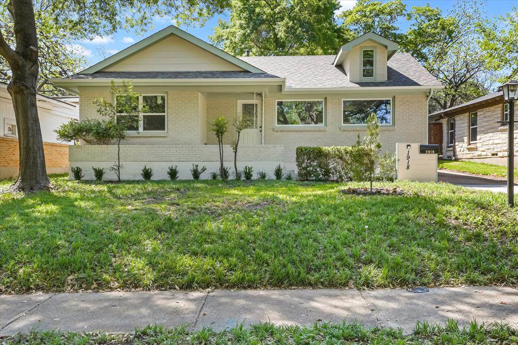 1918 Elmwood Boulevard - Photo 1
