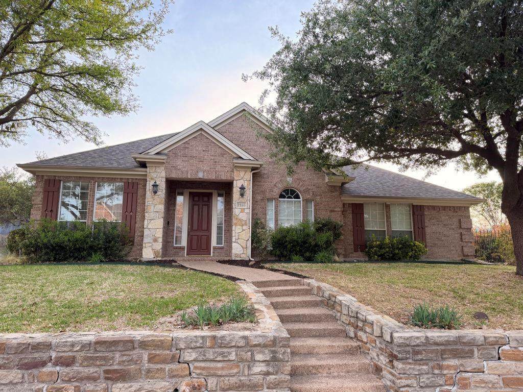 2185 Clubview Drive - Photo 1