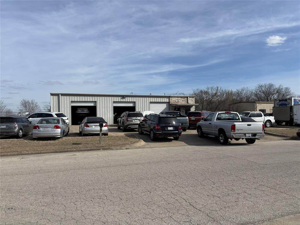 7903 Traders Circle - Photo 1