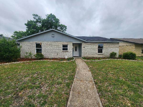 2822 Chariot Lane - Photo 1