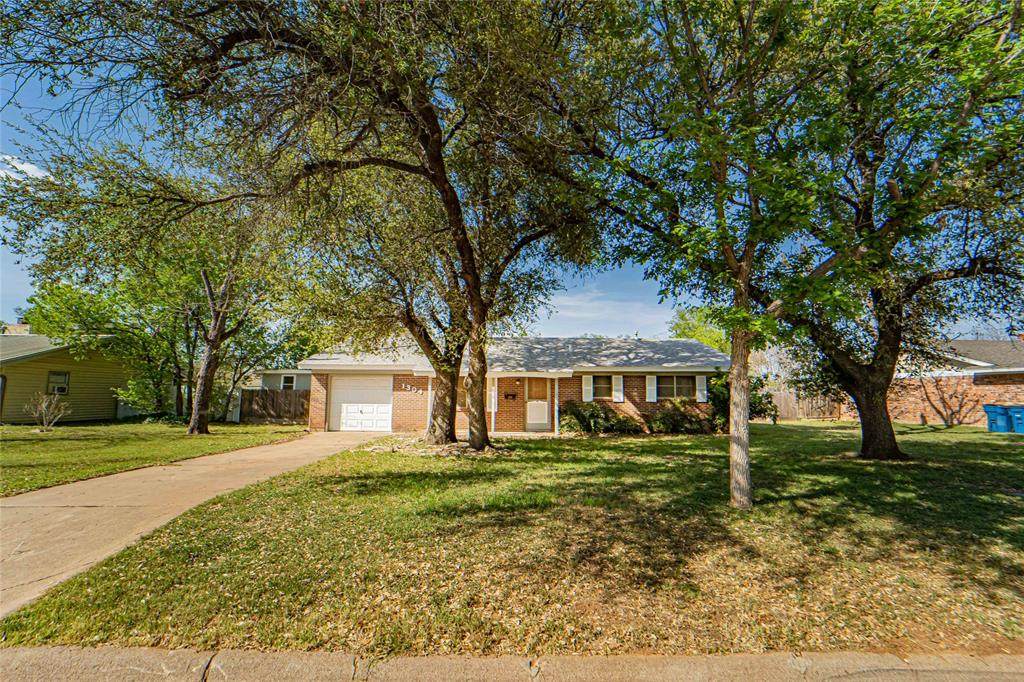 1304 Sycamore Street - Photo 1