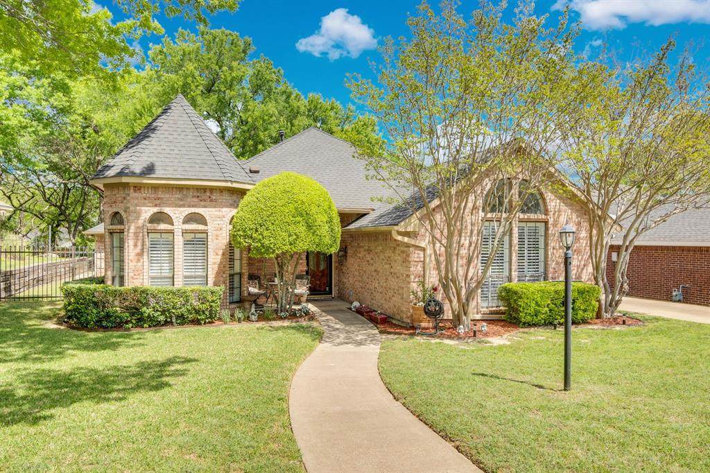 1105 Crestwood Court - Photo 1