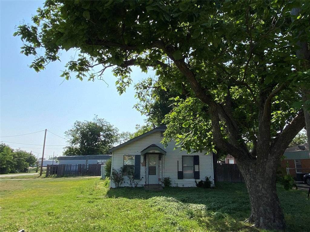 301 Avenue G - Photo 1