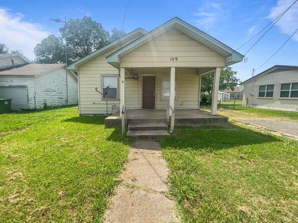 109 5th Street - Photo 1