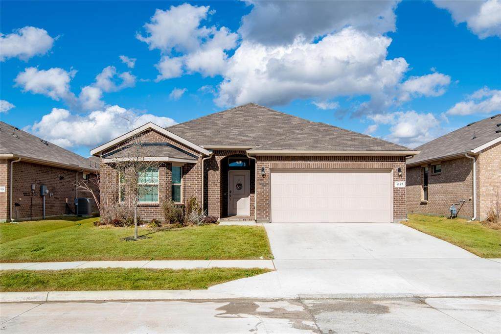 1117 Croxley Way - Photo 1