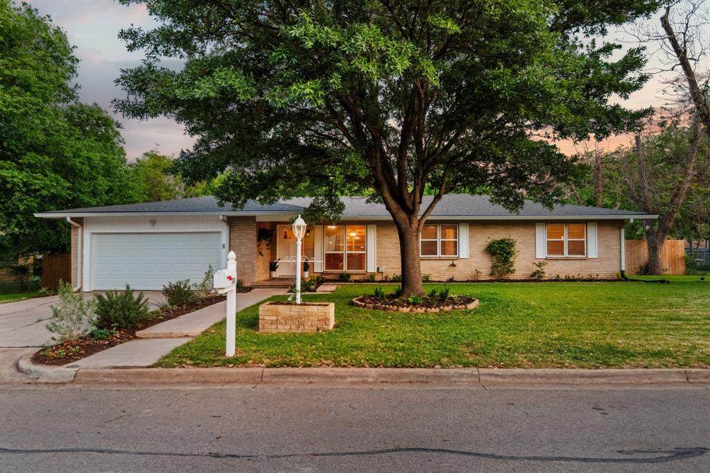 704 Elizabeth Drive - Photo 1