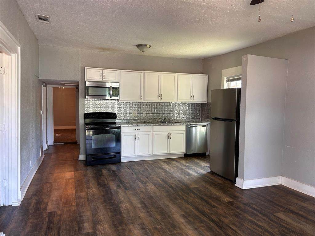 615 Throckmorton Street - Photo 1