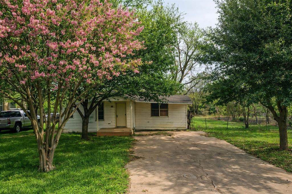 603 Ross Avenue - Photo 1