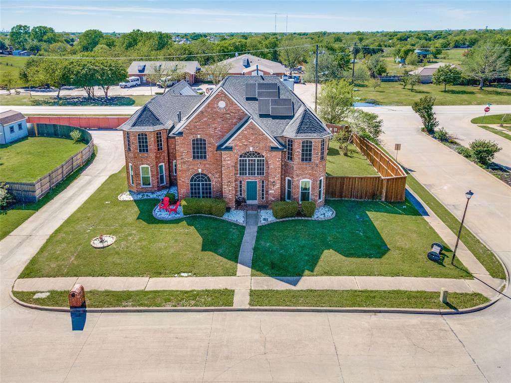 7517 Silverthorn Drive - Photo 1