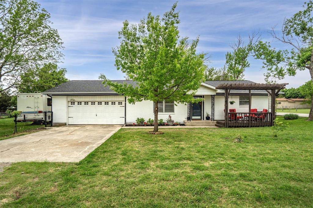 417 8th Street - Photo 1