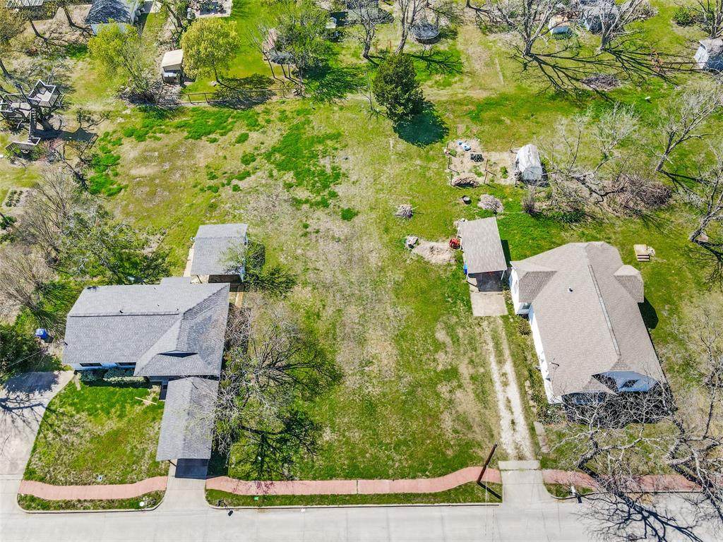 1023 Houston - Photo 1