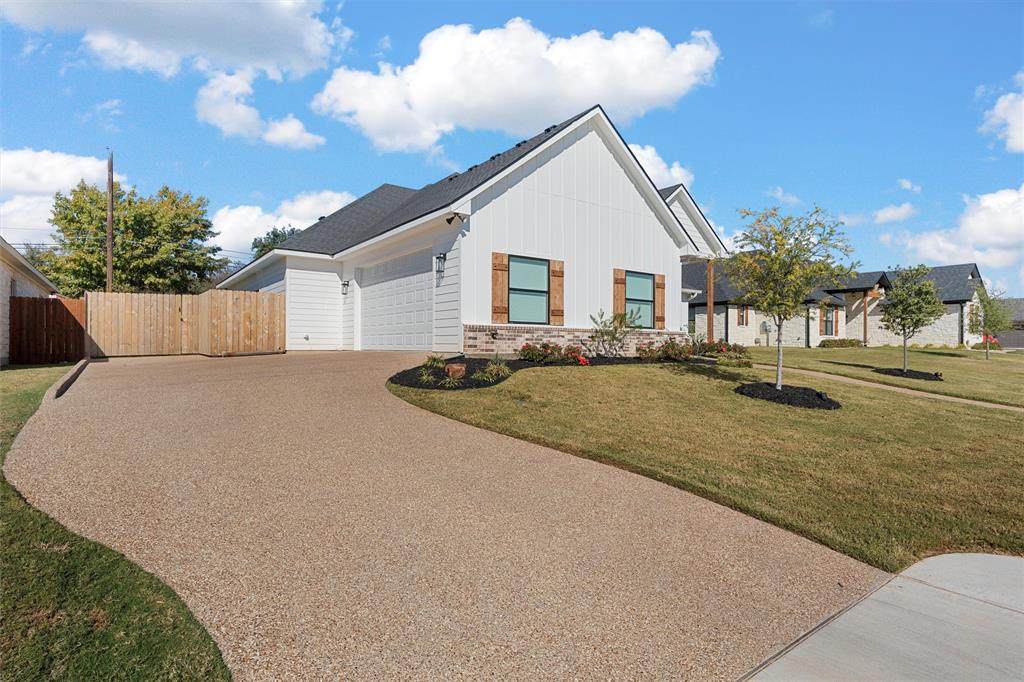 905 Day Star Drive - Photo 1