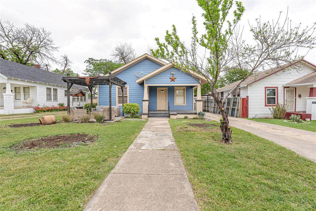 2218 Lincoln Avenue - Photo 1