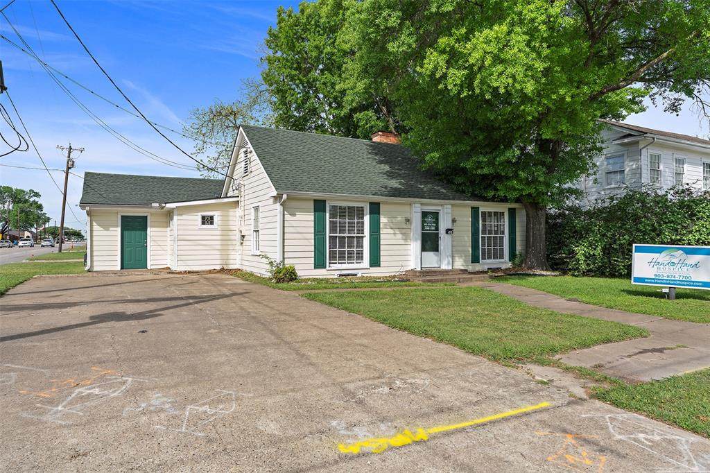 208 31st Street - Photo 1