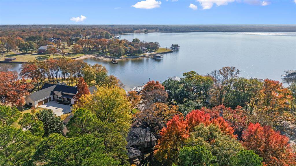203 Shoreline Drive - Photo 1