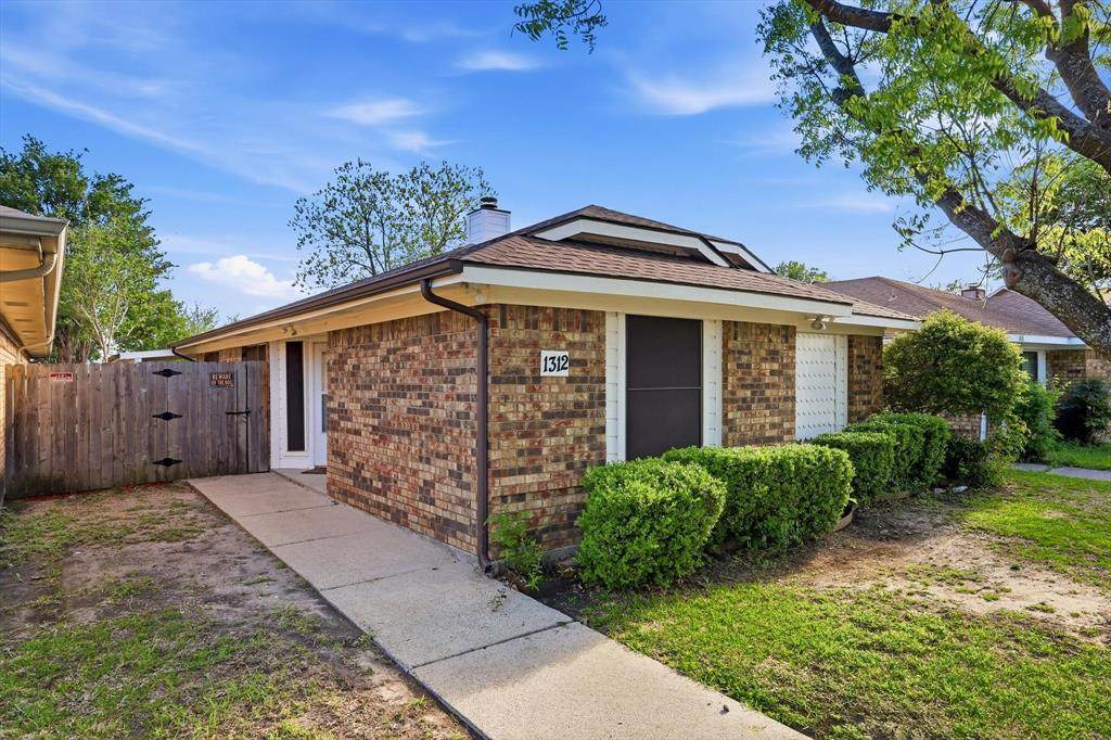 1312 Hackamore Street - Photo 1