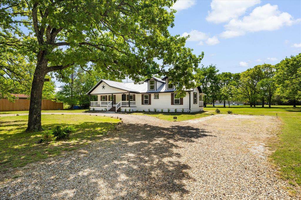 2611 Private Road 2410 - Photo 1