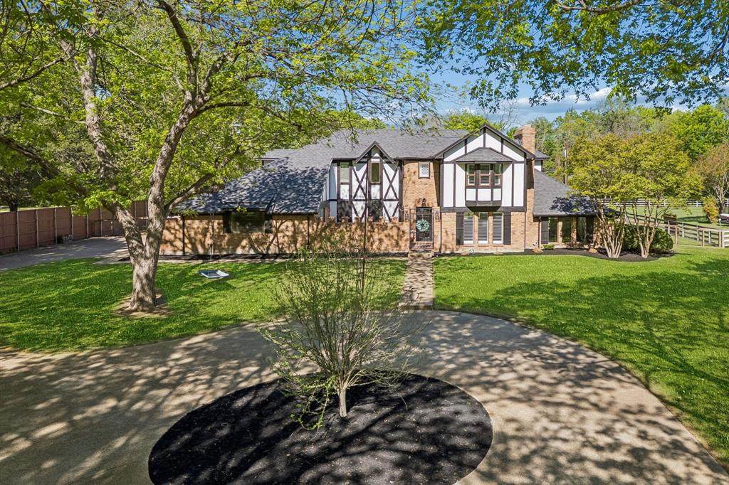 501 Cottonwood Place - Photo 1