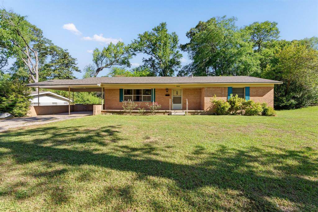 2800 Tanglewood Drive - Photo 1