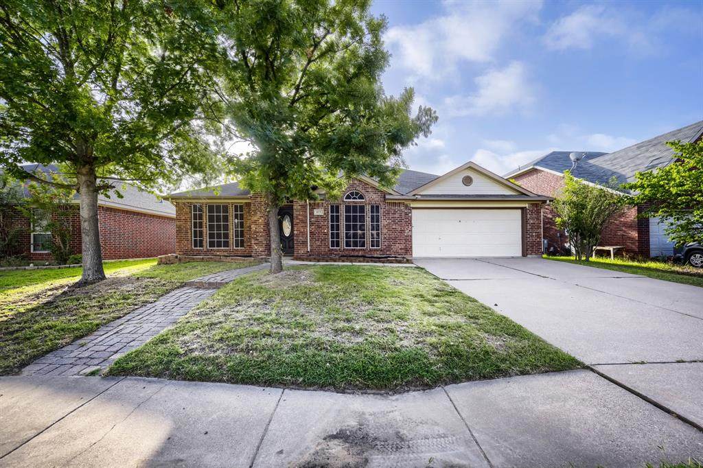 915 Hidden Oaks Drive - Photo 1