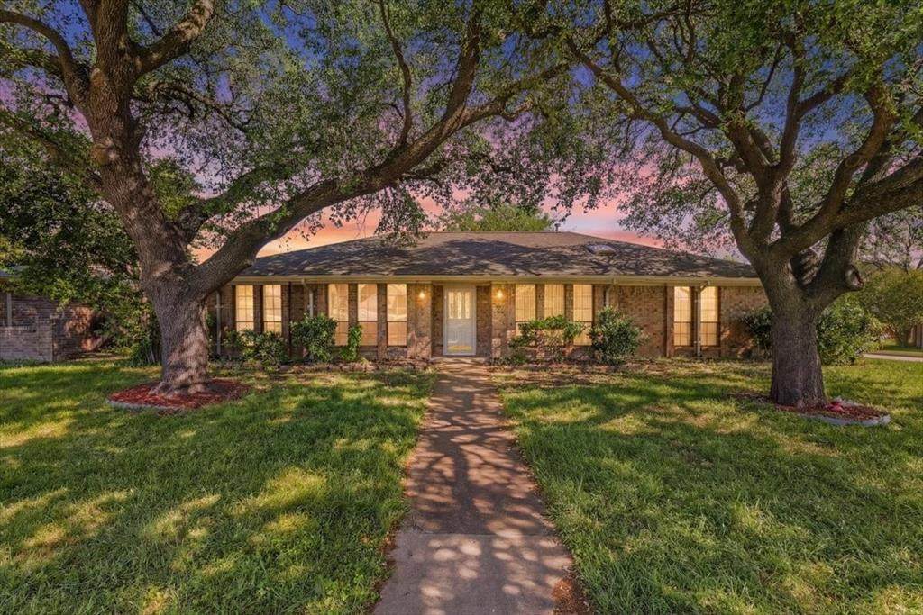 2301 Claridge Circle - Photo 1
