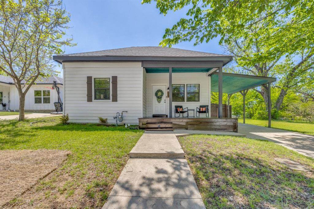 608 Baker Street - Photo 1