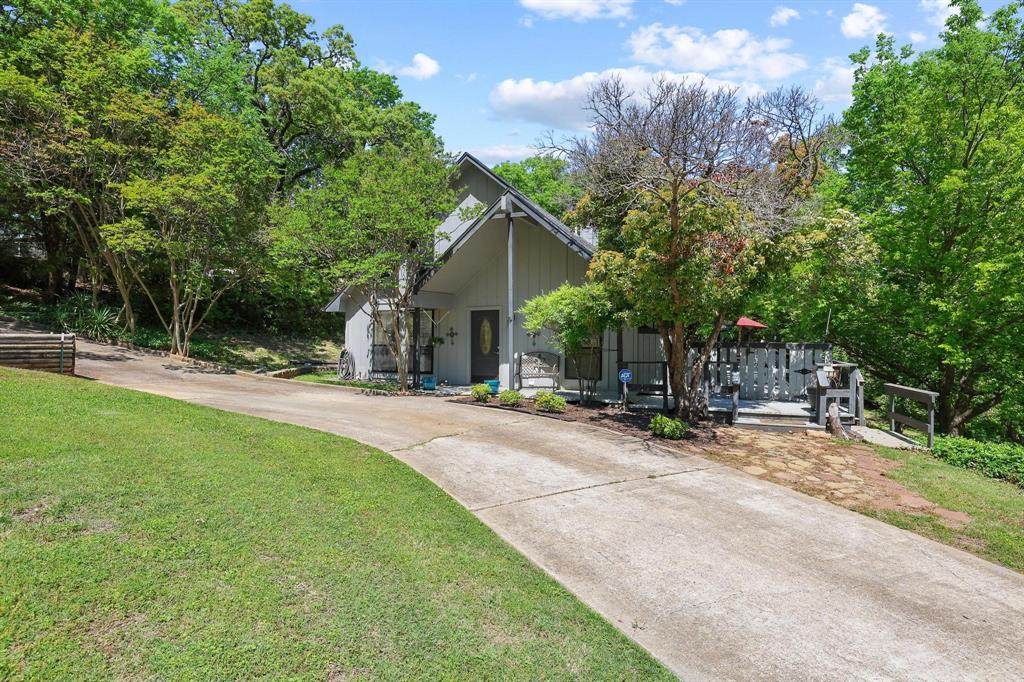 325 Lakewood Lane - Photo 1