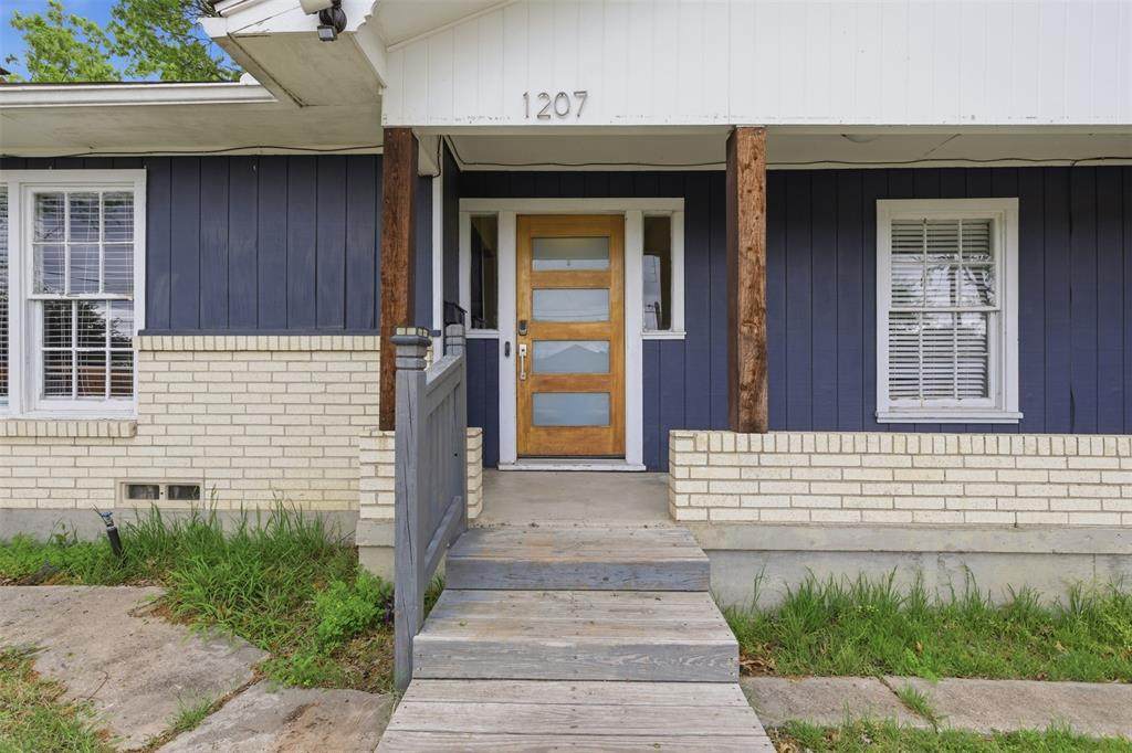 1207 College Street - Photo 1