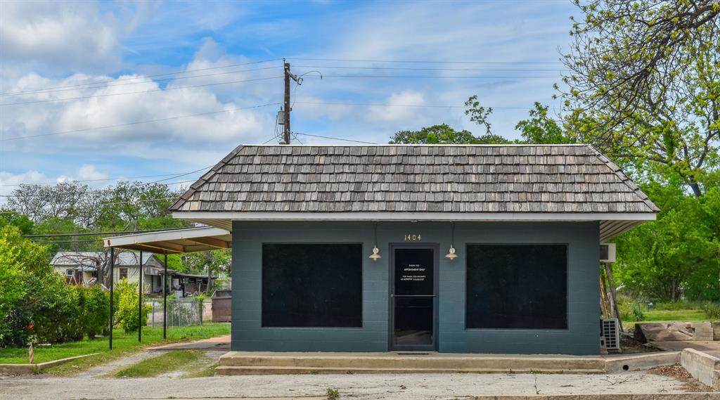 1404 Bridge Street - Photo 1