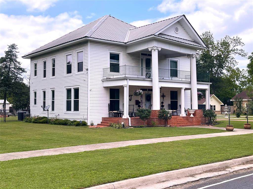 702 9th Avenue - Photo 1