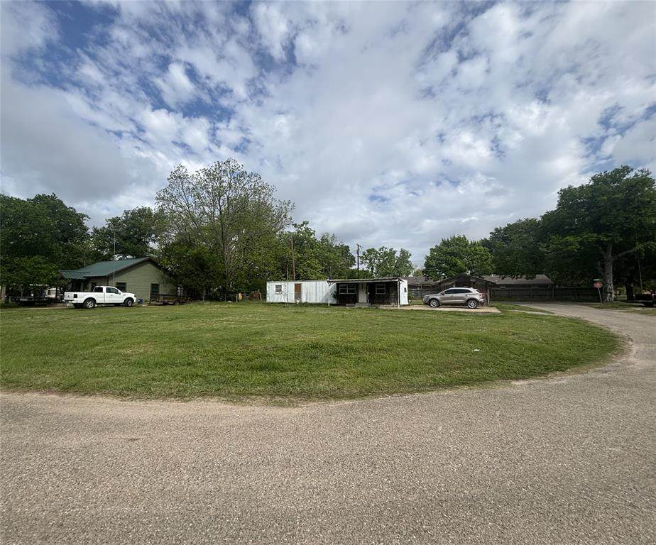211 Railroad St Street - Photo 1
