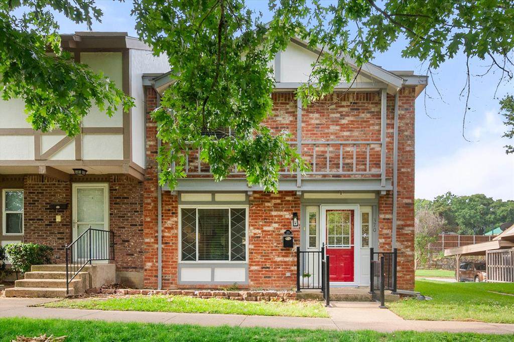 370 Westview Terrace - Photo 1